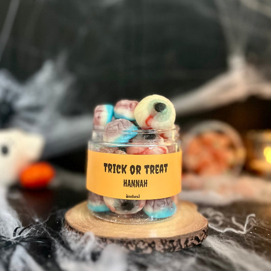Inclusi persoanlised Trick or Treat sweet jar